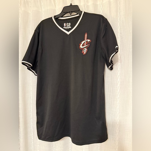 Ultra Game NBA Cleveland Cavaliers men's V-neck mesh short sleeve tee. Sz. L - Picture 6 of 6